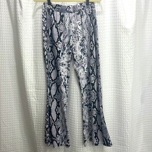 Sonja by Sonja Morgan snakeskin flowy pants size 10